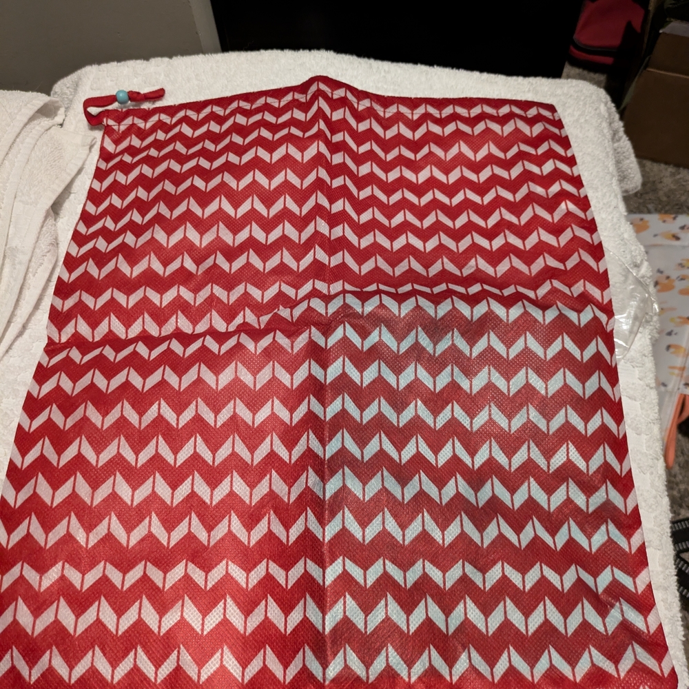 Thirty-One Red Chevron Pouch - Picture 3 of 3